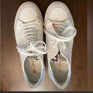 Axel Arigato low top tennis shoes